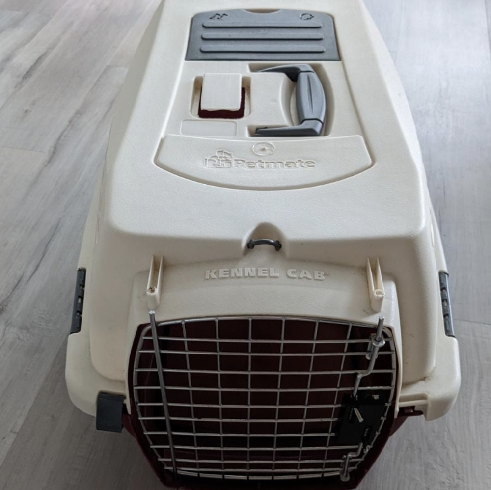 Petmate Compass Plastic Pets Kennel with Chrome Door Medium Size